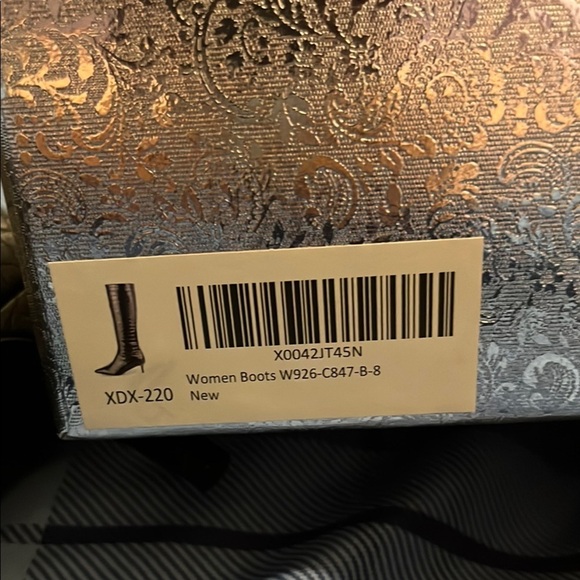 NEW Elegant Black Croc-Embossed Knee-High Boots - Picture 7 of 7